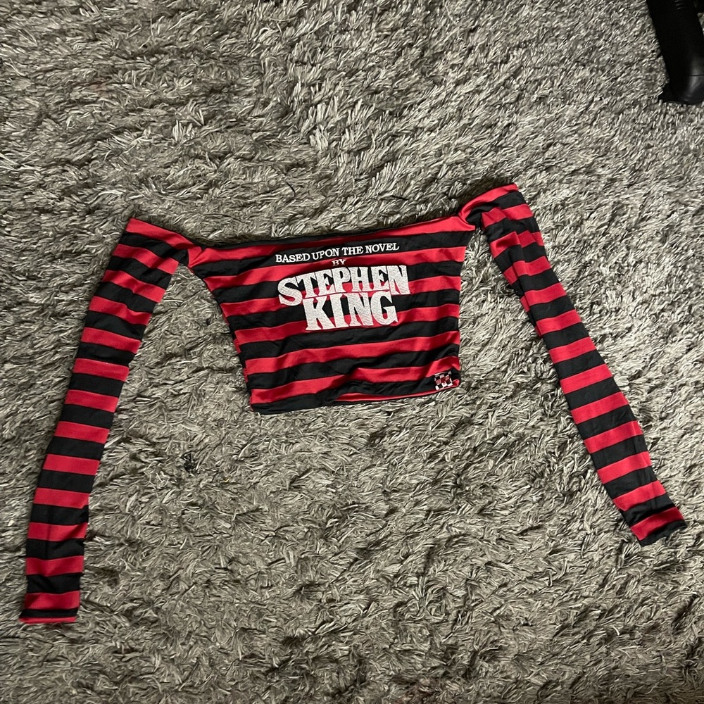 Grunge off shoulder Stephen king cropped too